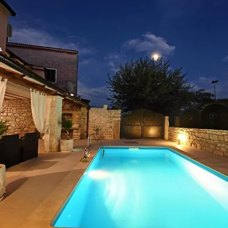 Loredana With Pool In Istria Rural Area