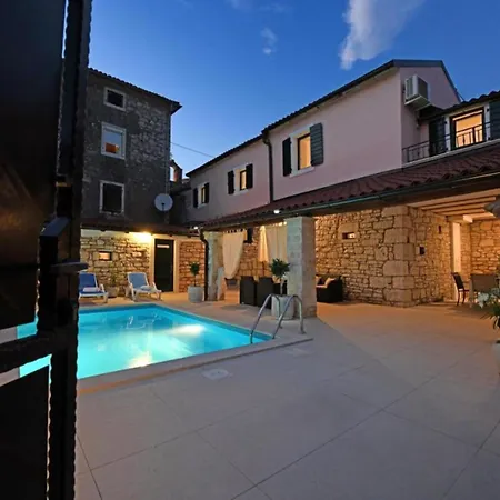 Loredana With Pool In Istria Rural Area 别墅