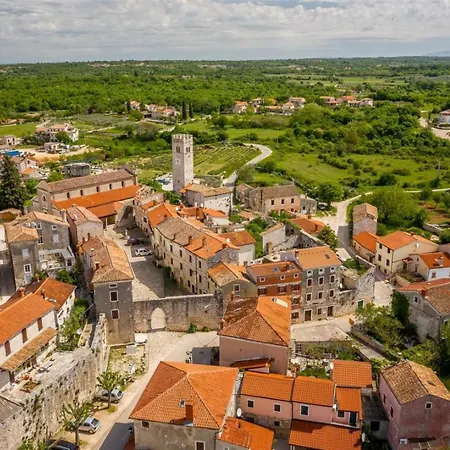 Loredana With Pool In Istria Rural Area * Sveti Lovreč Pazenatički