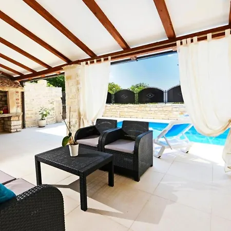 Loredana With Pool In Istria Rural Area 别墅