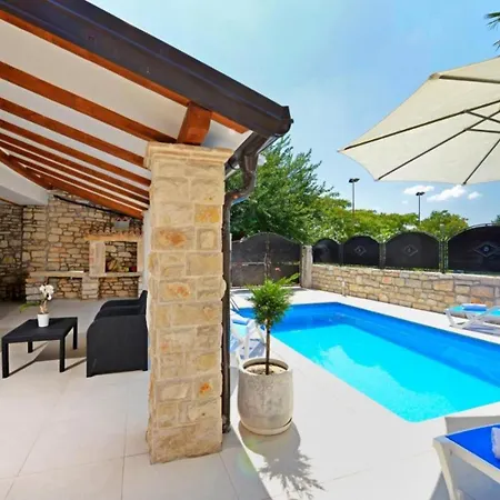 Loredana With Pool In Istria Rural Area *